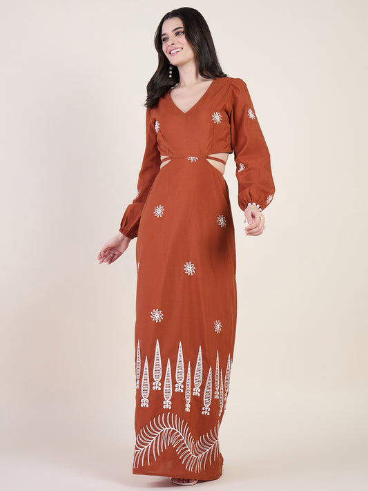 Embroidered maxi dress with floral charm in rust colour