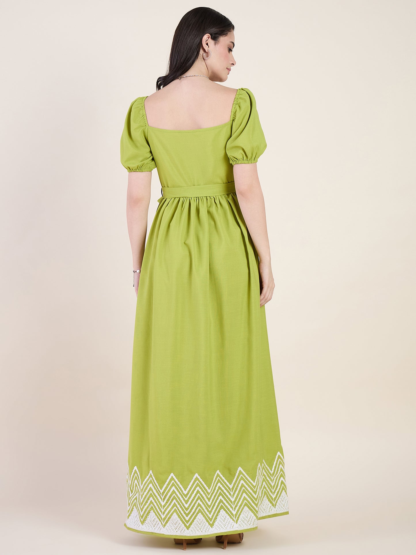 Refined maxi dress in sage green colour