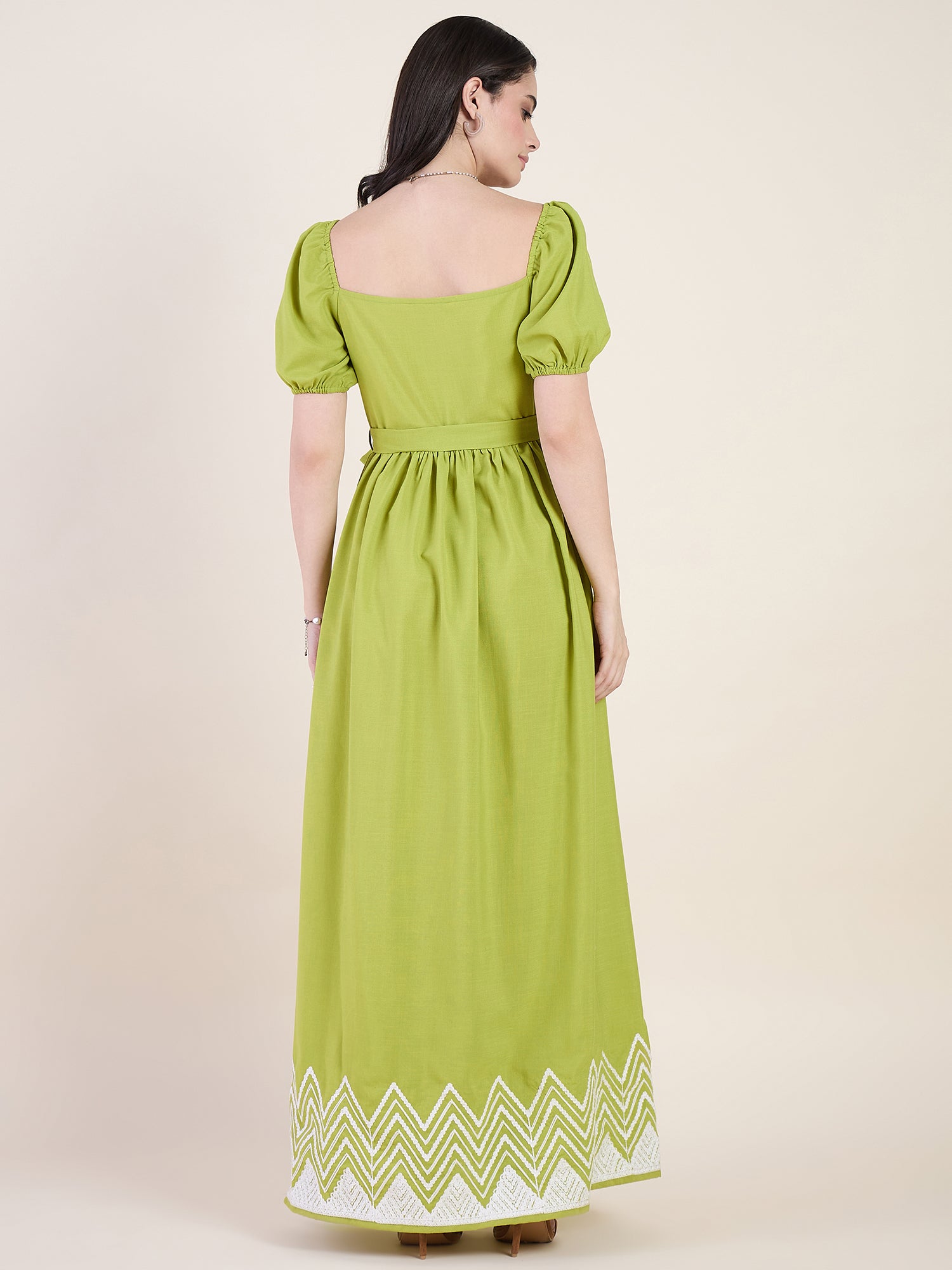 Refined maxi dress in sage green colour