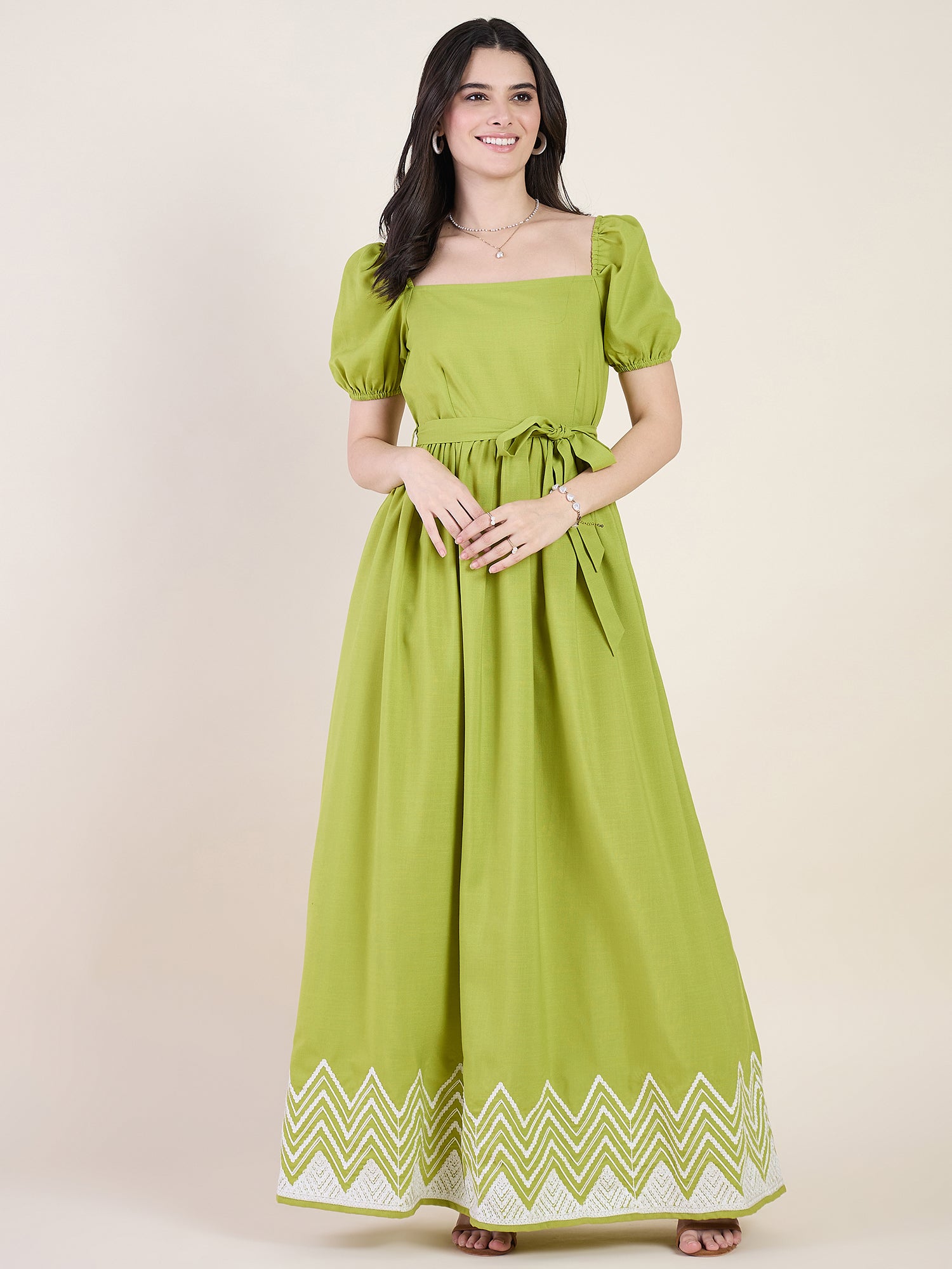 Refined maxi dress in sage green colour