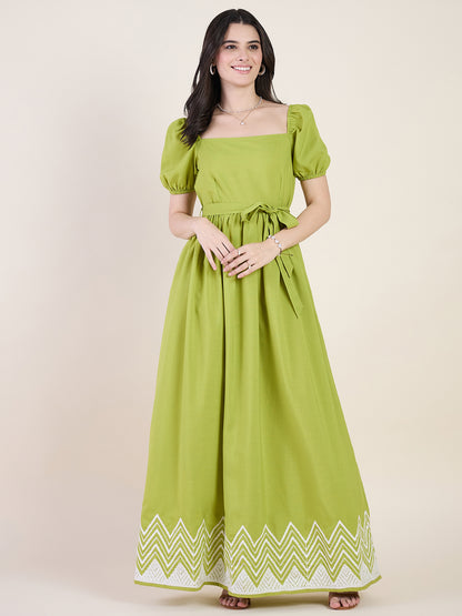 Refined maxi dress in sage green colour