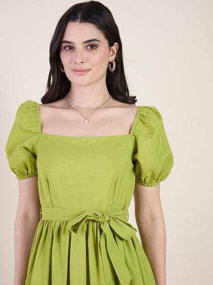 Refined maxi dress in sage green colour