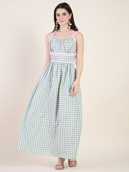 Empire waist gathered maxi dress in green colour