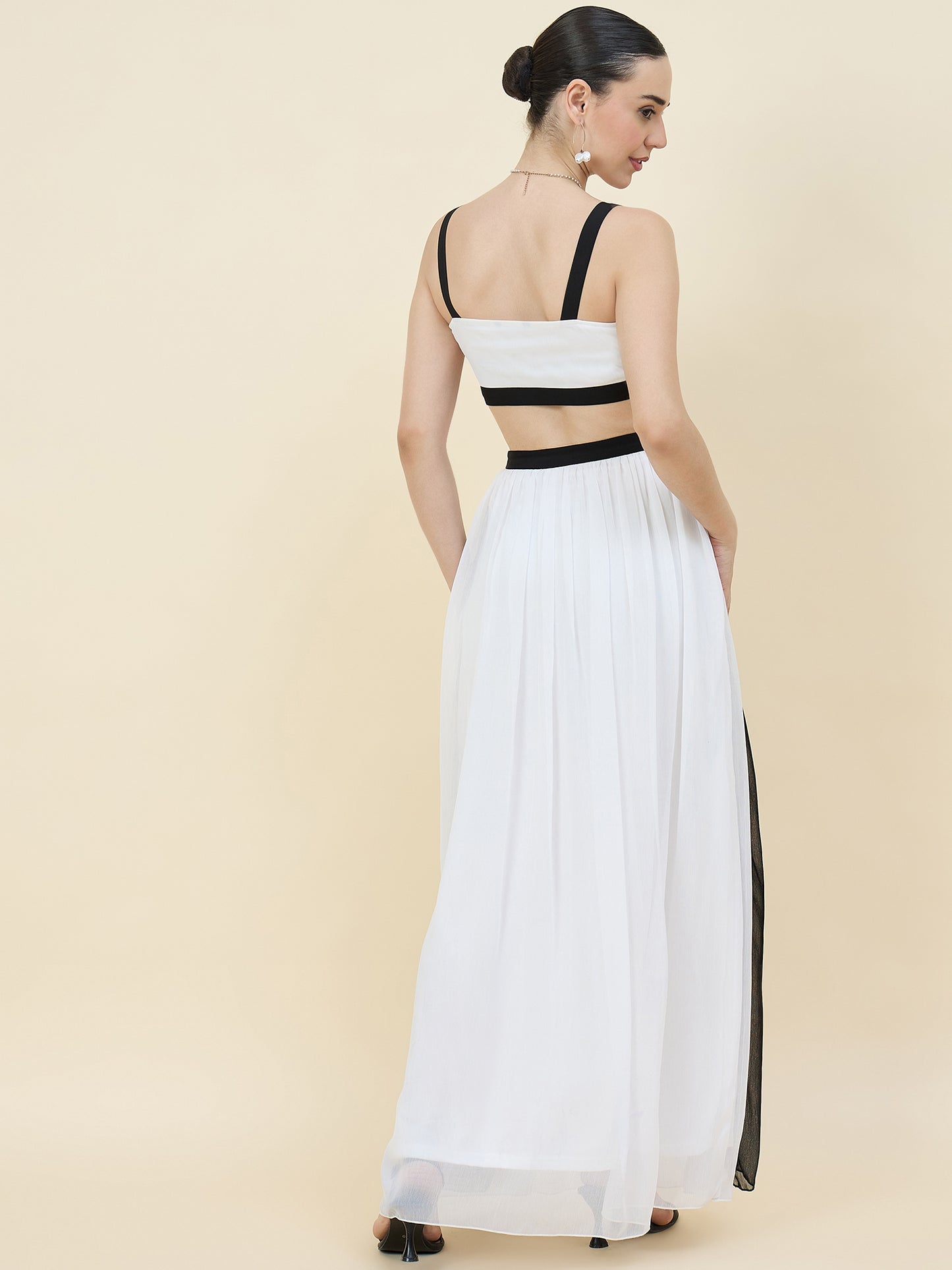 Color-blocked maxi dress in white colour