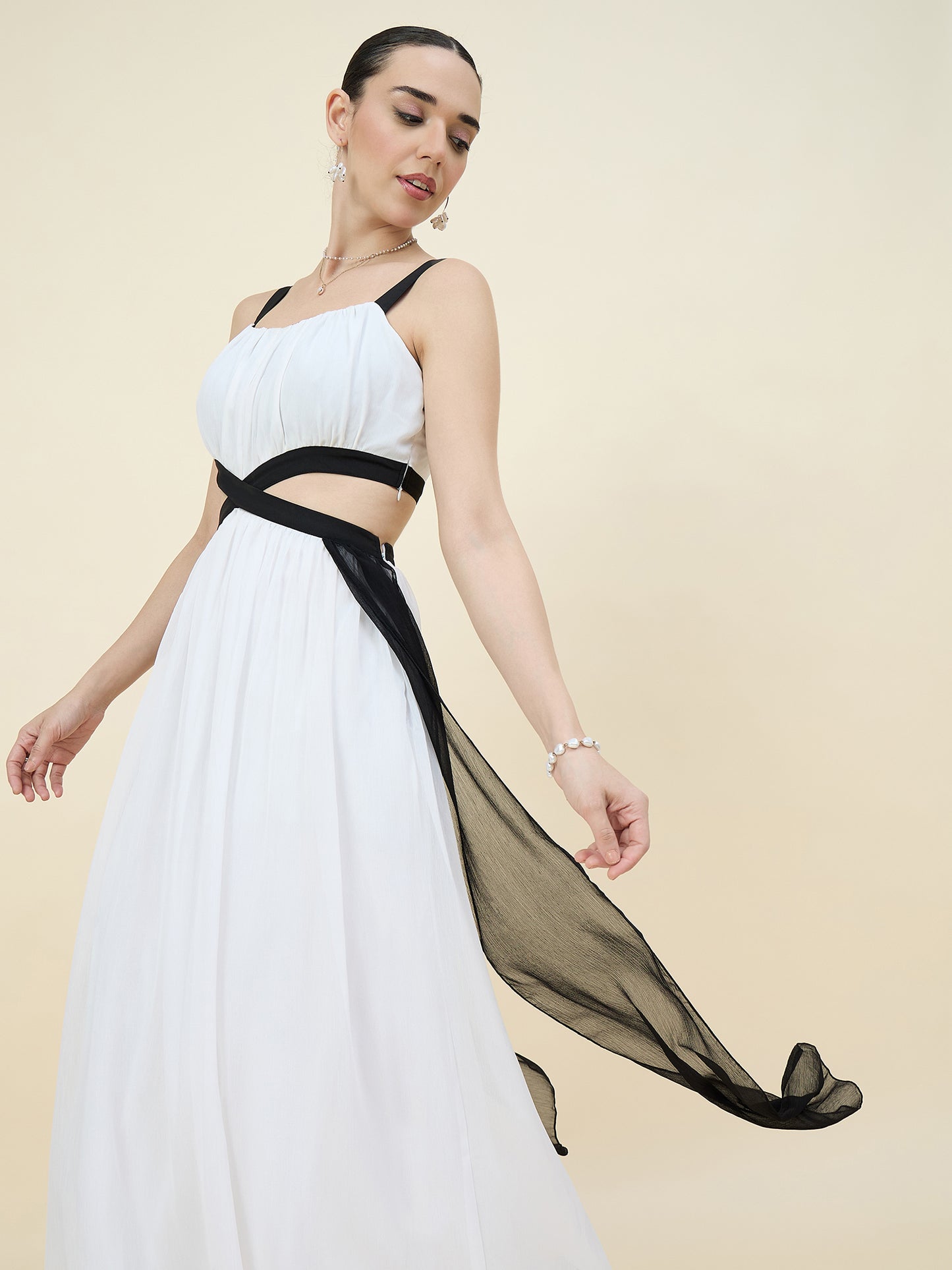 Color-blocked maxi dress in white colour