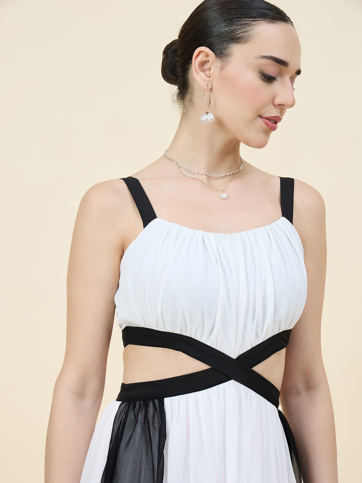 Color-blocked maxi dress in white colour