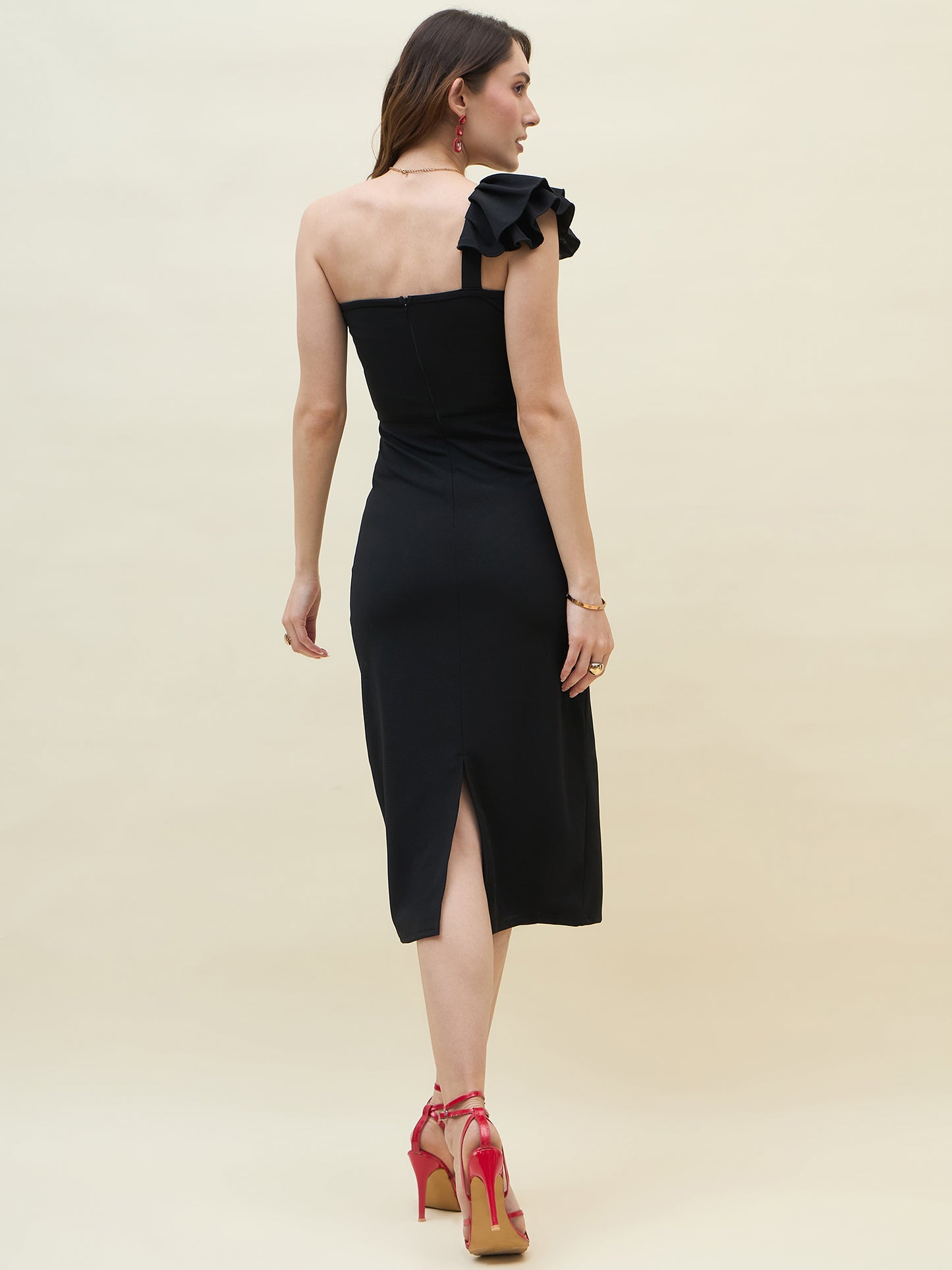 Below-knee solid dress in black colour