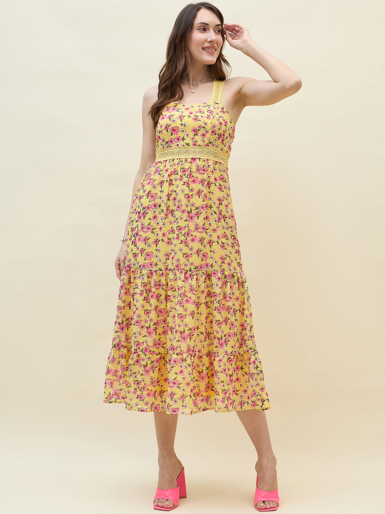 Sweetheart neckline dress in yellow colour