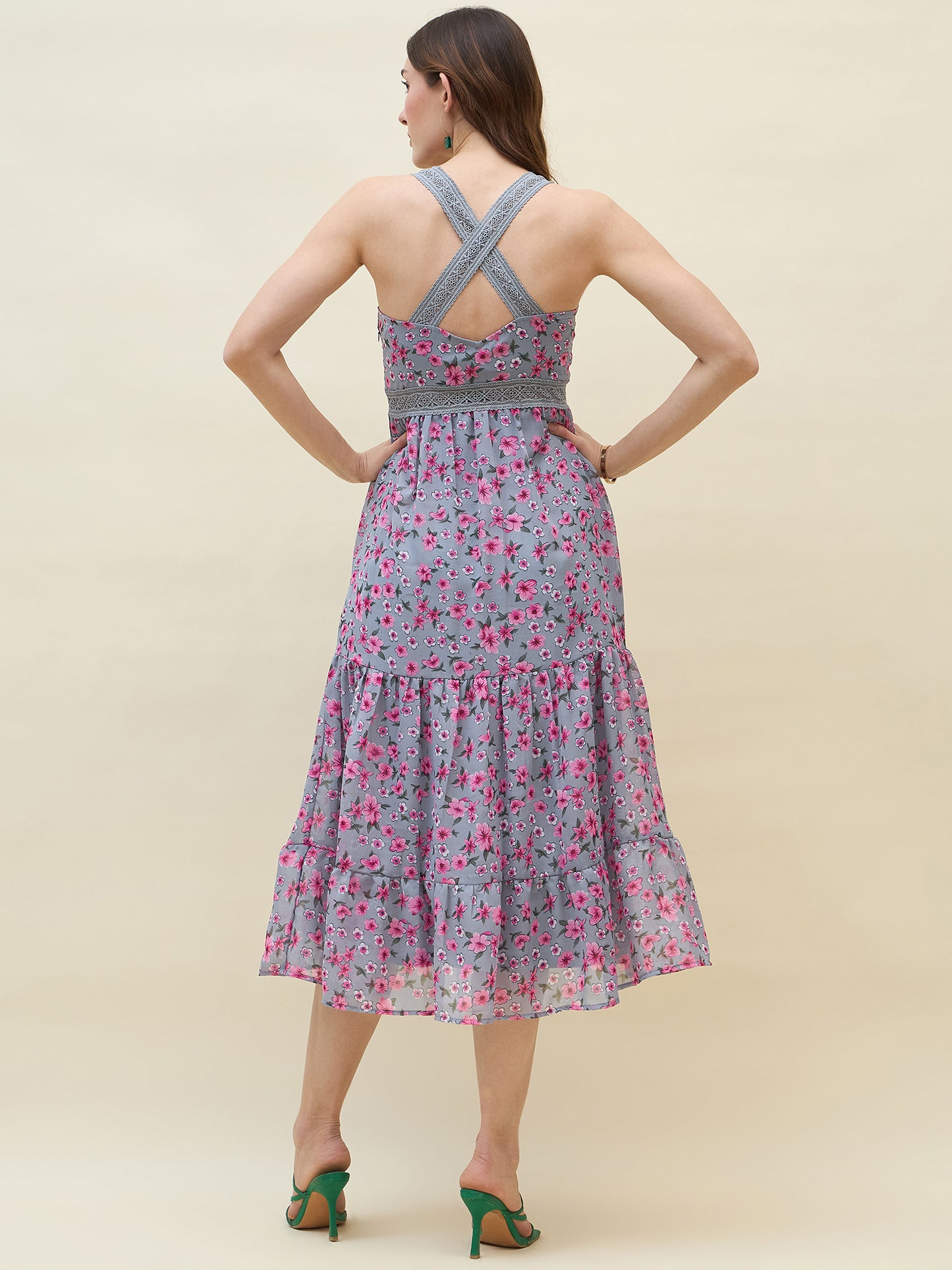 Sweetheart neckline dress in grey colour
