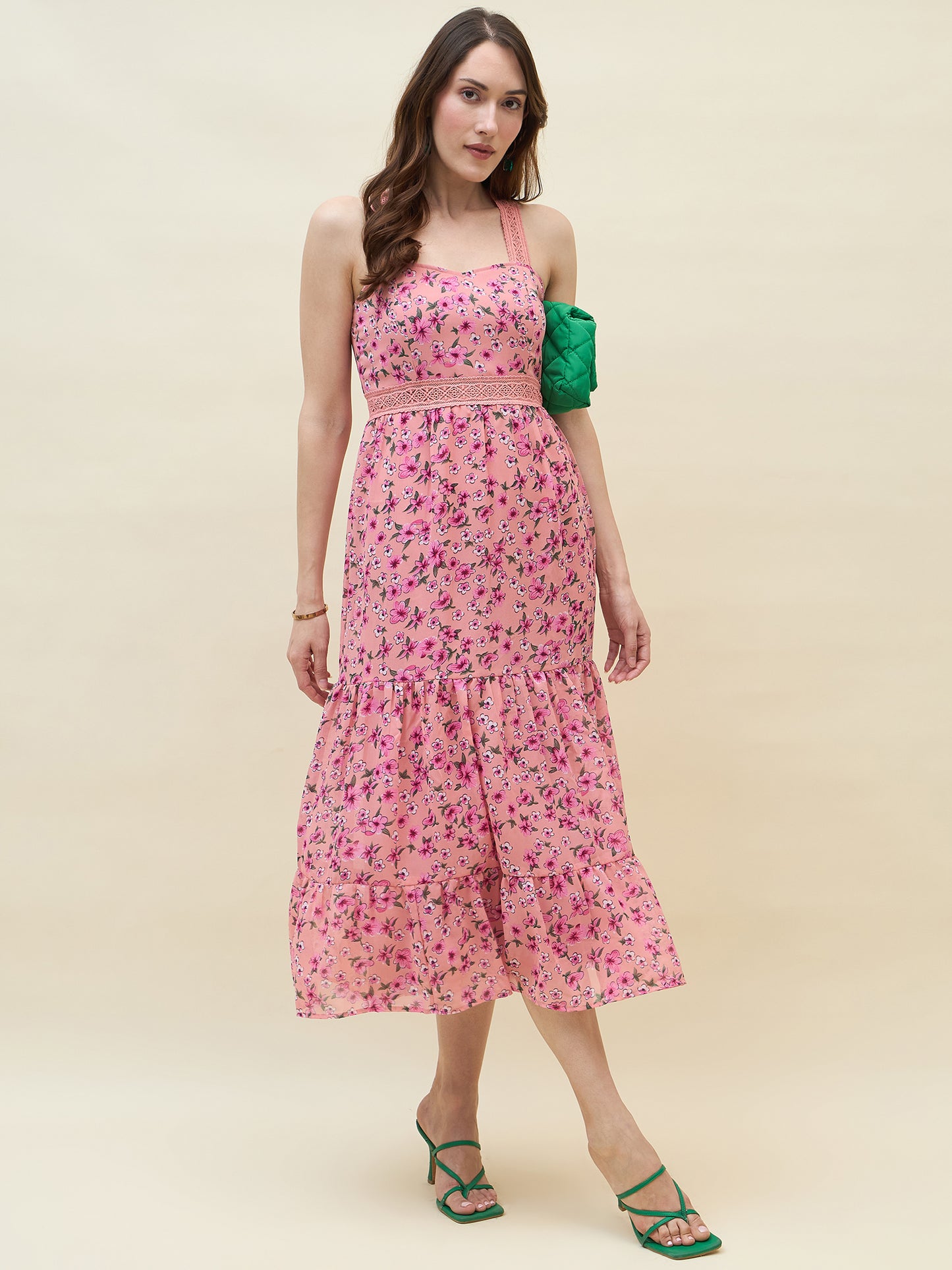 Sweetheart neckline dress in peach colour