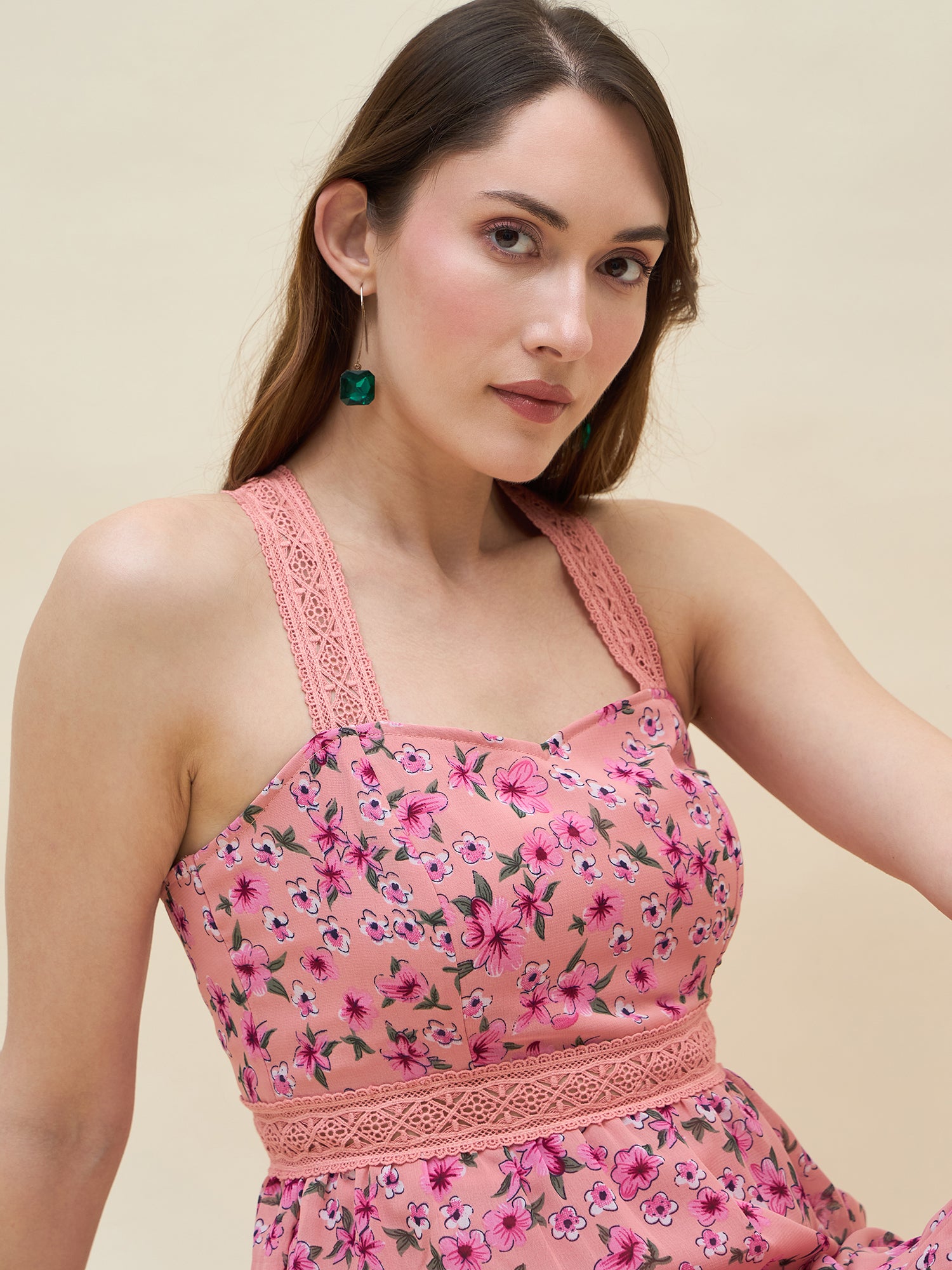 Sweetheart neckline dress in peach colour