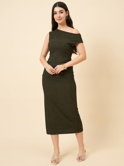 one-shoulder bodycon green midi on pink background