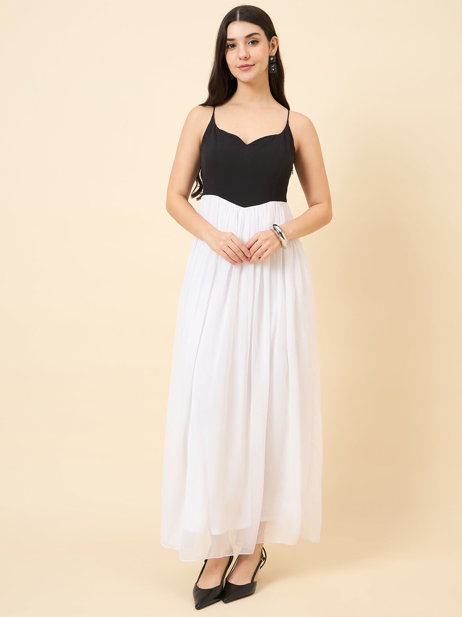 White chiffon maxi dress with sweetheart neckline