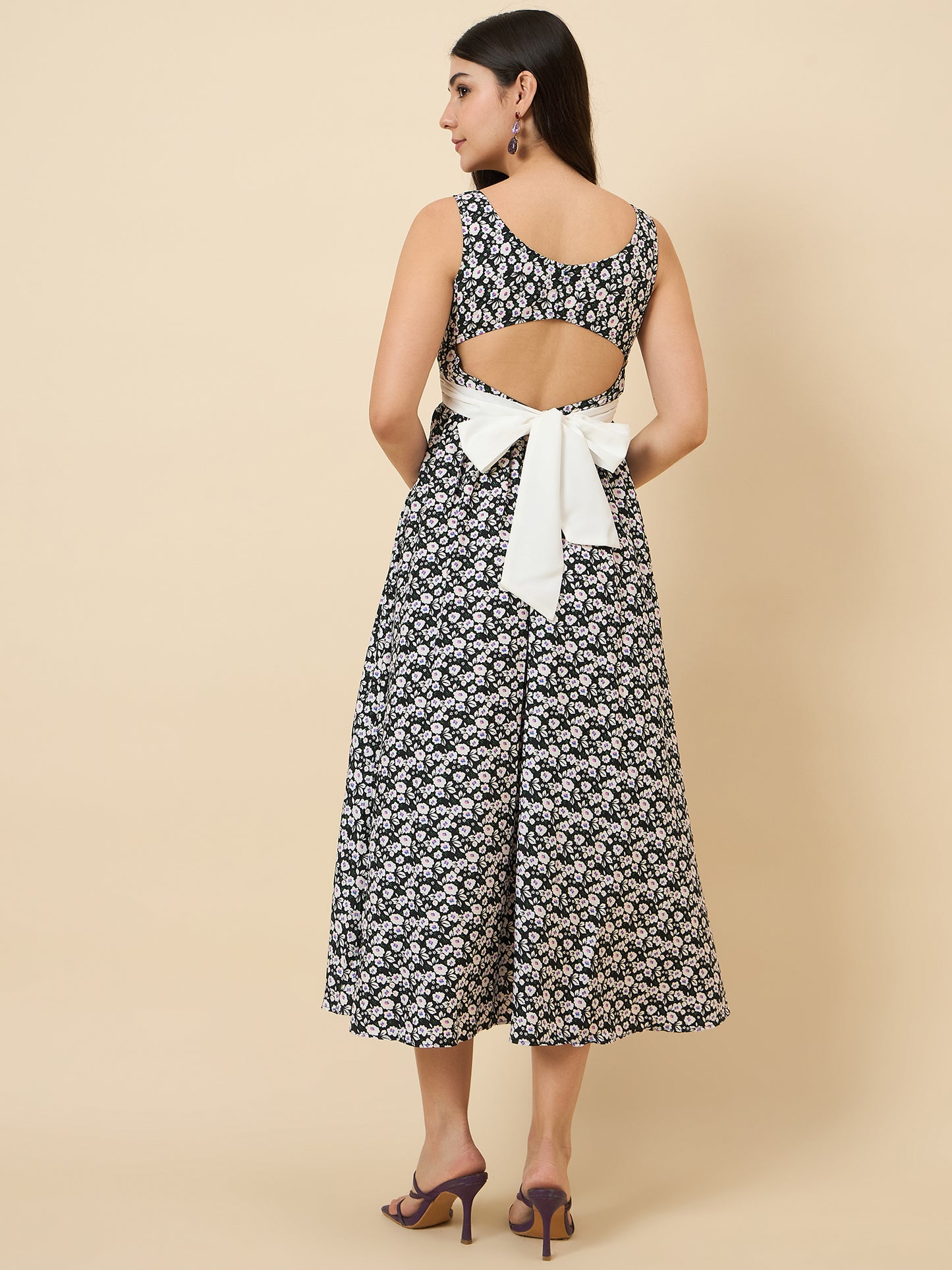 Black sleeveless floral A-line midi