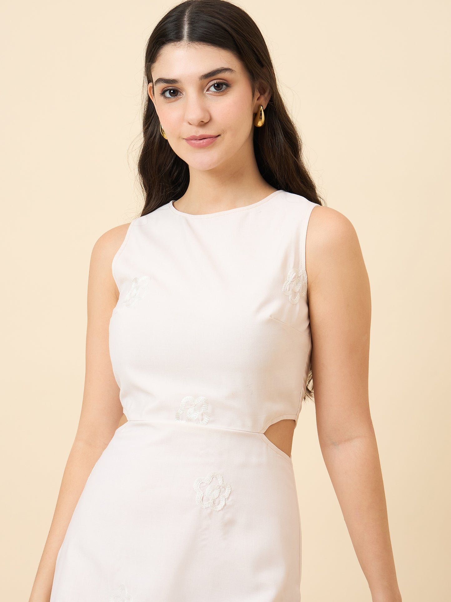 Zoya Embroidered Scallop Hem Midi Dress