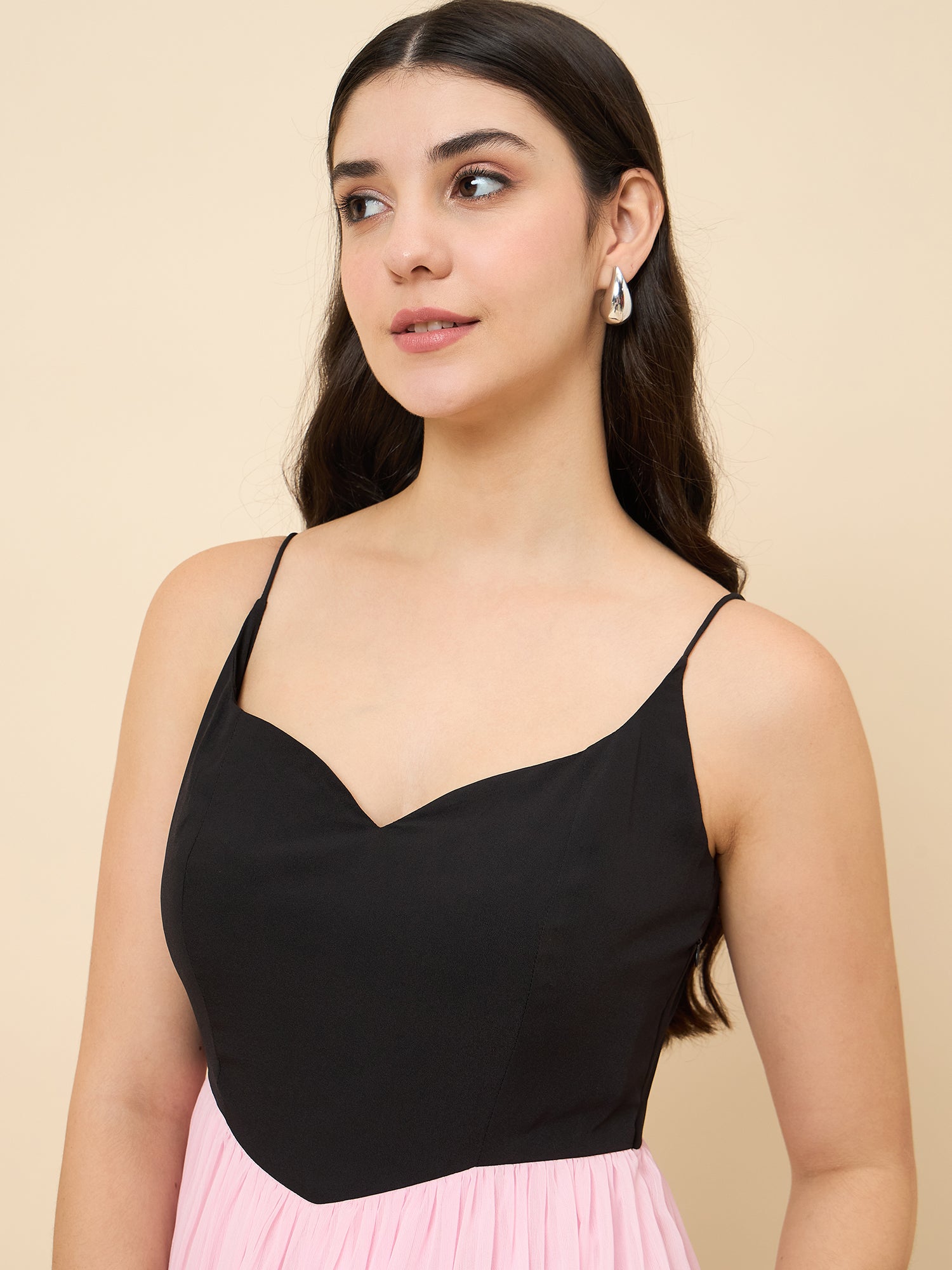 Pink chiffon maxi dress with sweetheart neckline