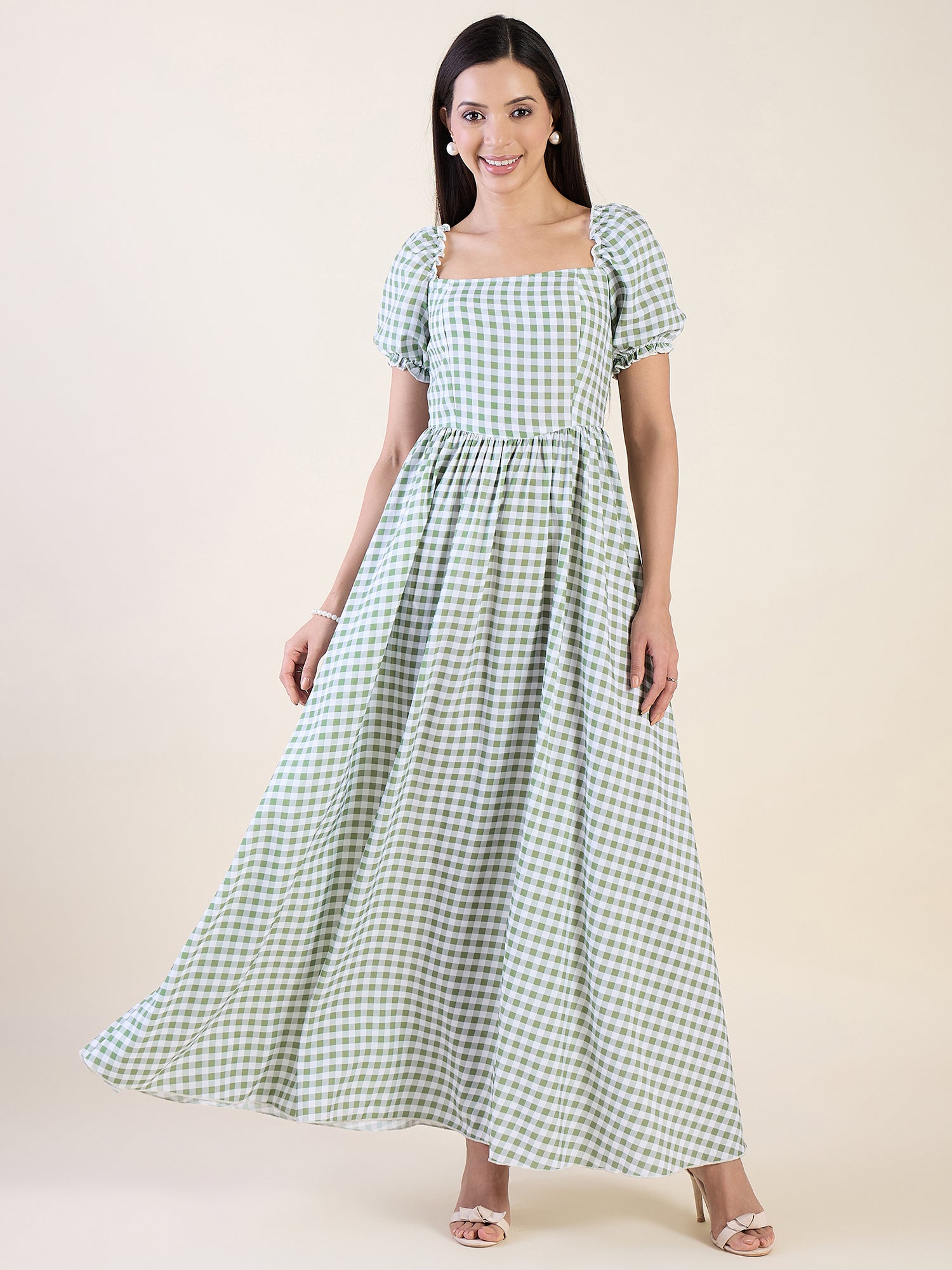 Checkered maxi dress with square neckline in green colour