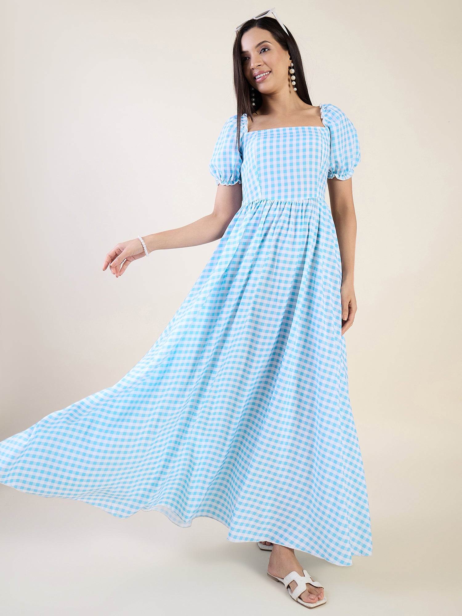 Checkered maxi dress with square neckline in blue colour