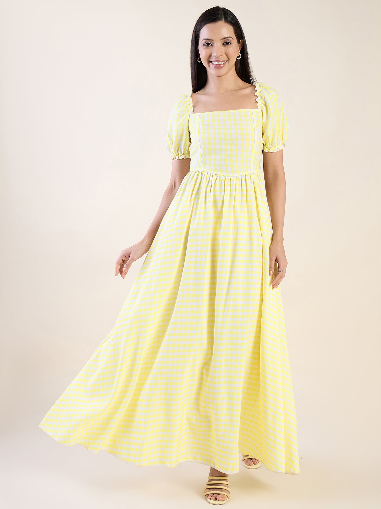 Checkered maxi dress with square neckline in yellow colour