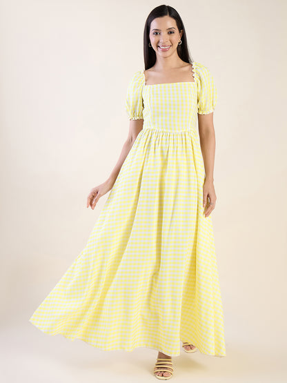 Checkered maxi dress with square neckline in yellow colour